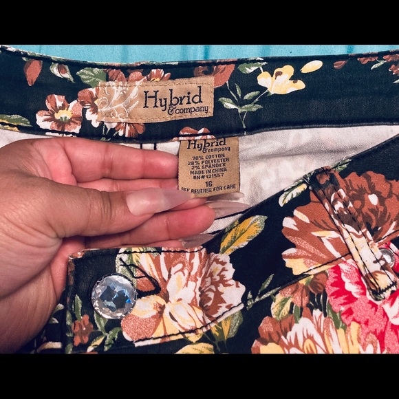 Floral plus size jeans. Never worn. Mint condition - Picture 2 of 3